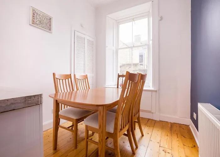 Appartement à 2 Chambres à Coucher
